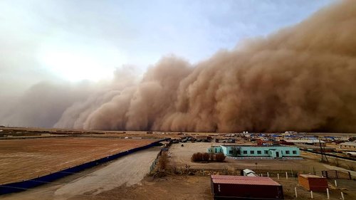 Өвөрхангайд шороон шуурганы улмаас цахилгаан дамжуулах агаарын шугам унажээ
